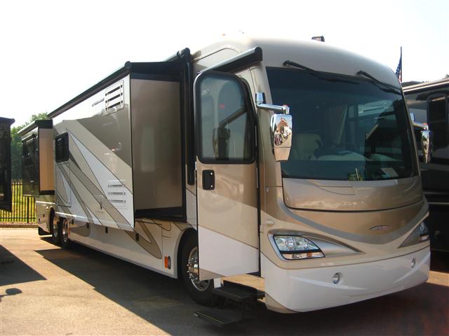 2009 Fleetwood Revolution LE